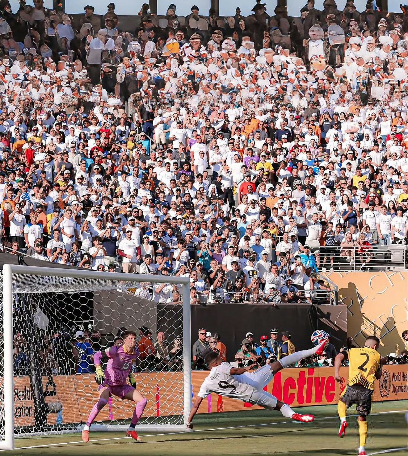 jinnianhui-巴塞罗那训练开放日，赛前完成体检引欢呼，欧冠在即，球队文化再被提及